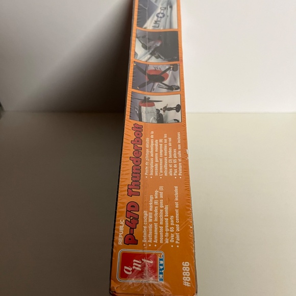 AMT Ertl P-47D Thunderbolt Model Plane Kit 1:48 scale Model 8886 1990 Sealed Box - Picture 5 of 11